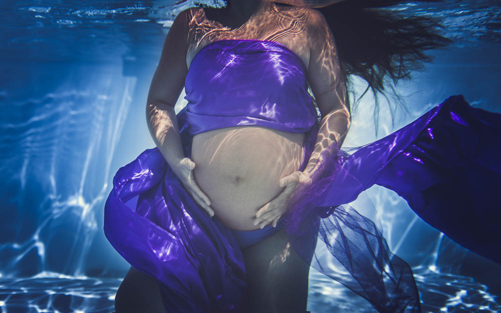 Séance grossesse aquatique à Lyon dans une piscine