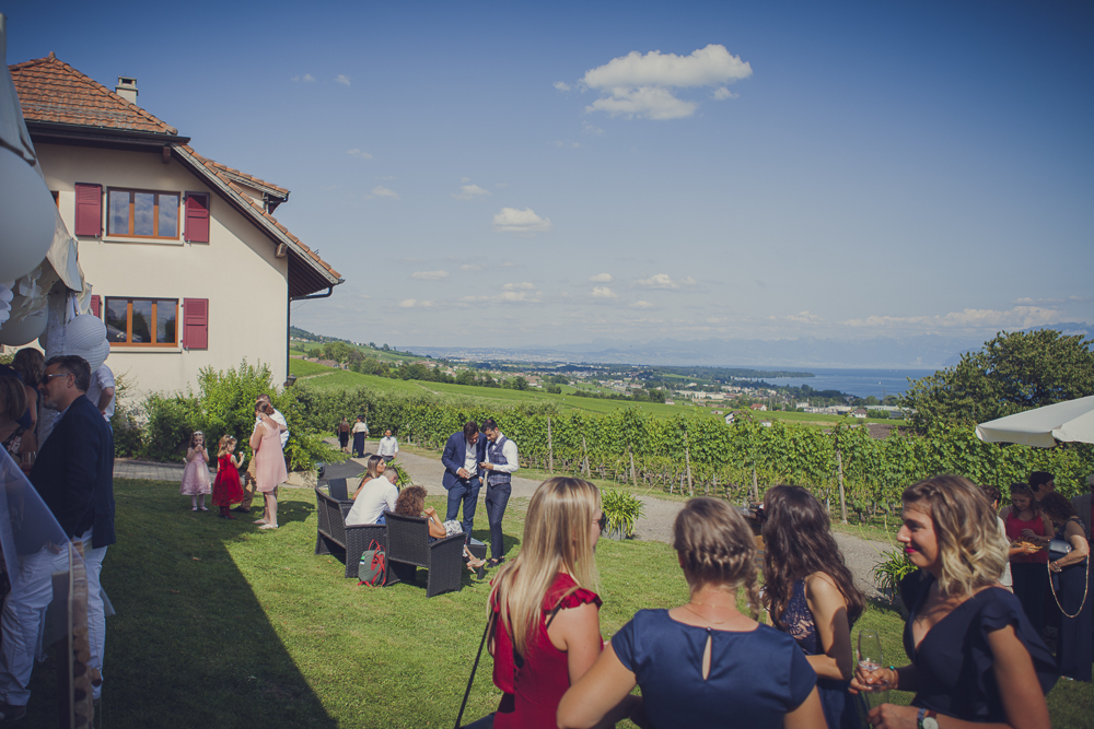 mariage chic and fun en Suisse au domaine de la Vissendre à Gilly